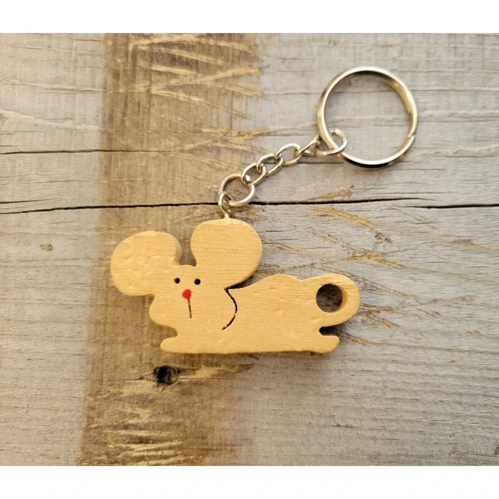 VINTAGE AVON Wooden Mouse Keychain‎ Novelty Animal Keyring Cute Charm